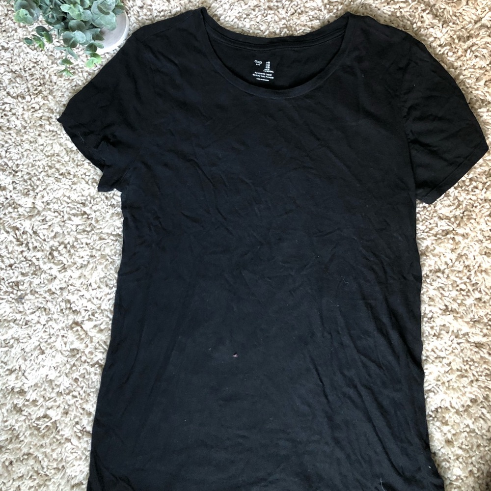 GAP Simple Black Tee. Size Medium.